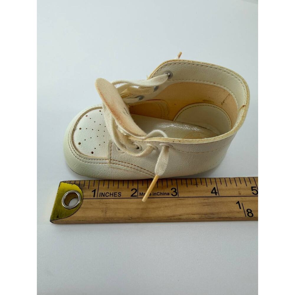 Vintage Baby Shoes White Leather Lace Up Infant Size 2 USA Made - Picture 10 of 11